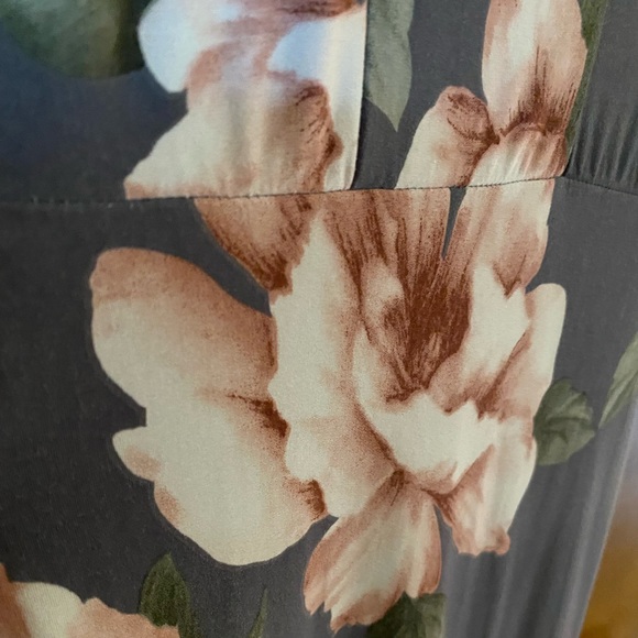 Woman dress size L has never been worn - Picture 2 of 7